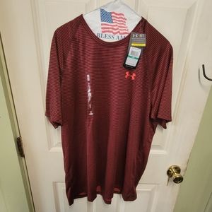 Under Armour Heat Gear Men's Short Sleeve Shirt Red Stripes Large NWT